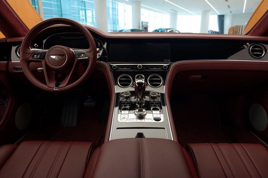 Торпедо Bentley Continental GT V8 2020 года  (UAE) (фото 5 из 10)